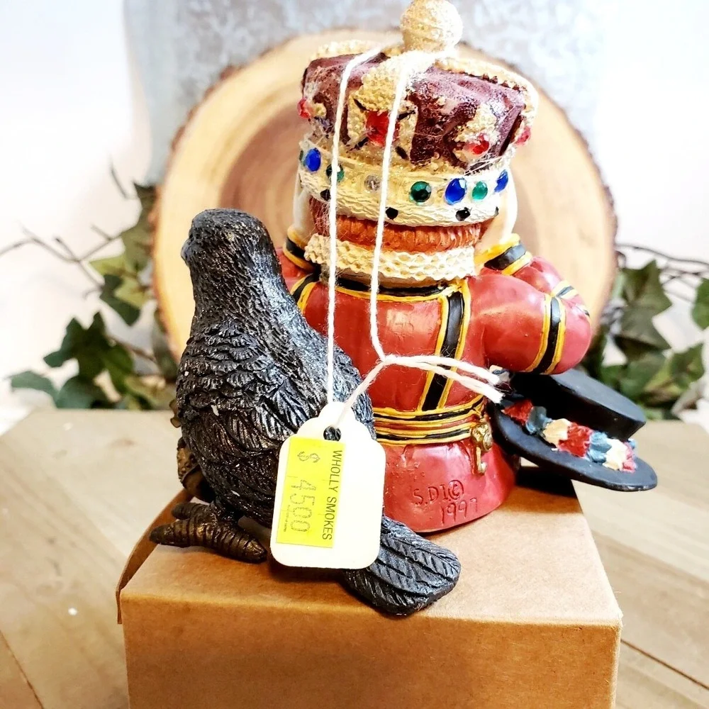 The Keeper Of The Crown Jewels‎ Mantle Desk or Shelf Figurine Shenandoah NIB